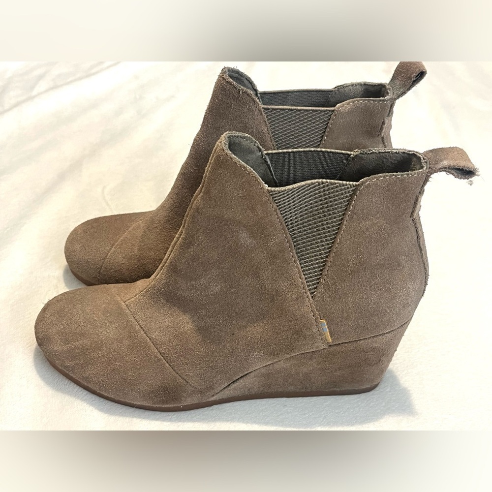 Toms Taupe Suede Boots Ankle Booties Women’s Shoes Size 7.5 - Picture 4 of 16
